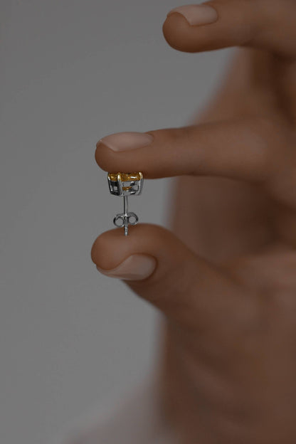 Earstuds with yellow Cubic Zirconia Princess cut