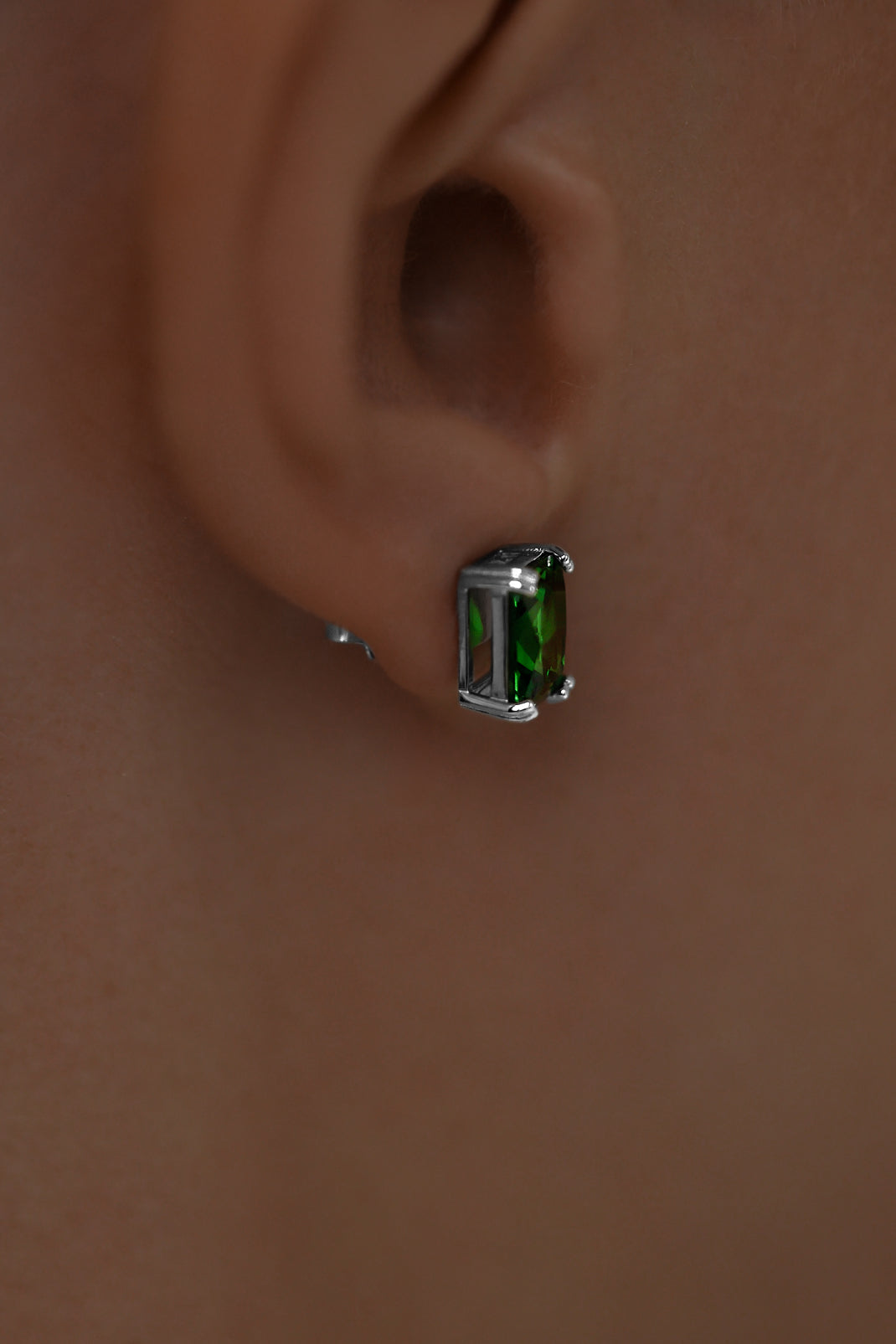 Earstuds with emerald Radiant cut high-grade cubic zirconia