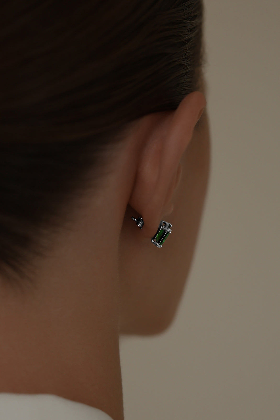 Earstuds with emerald Radiant cut high-grade cubic zirconia