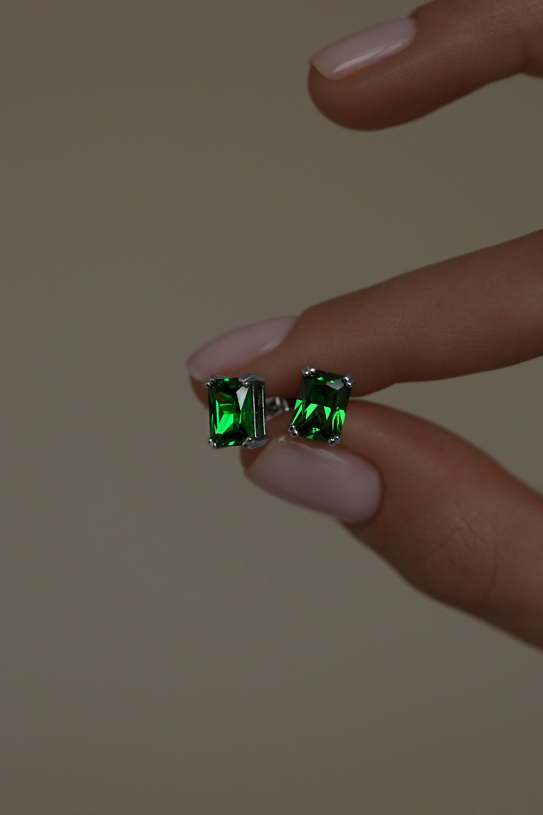 Earstuds with emerald Radiant cut high-grade cubic zirconia