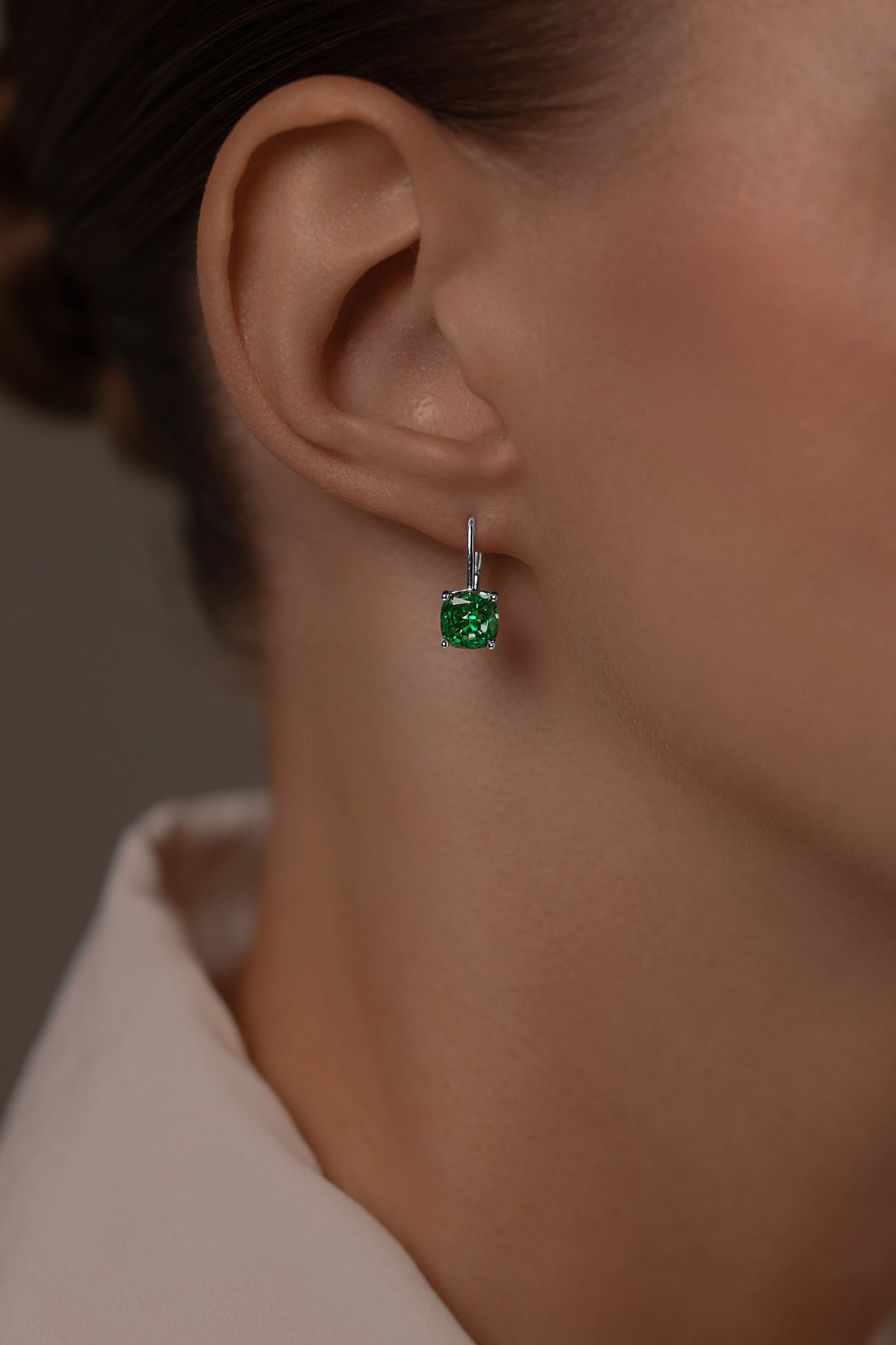 Earrings on French Lock with emerald diamond imitation in Cushion cut