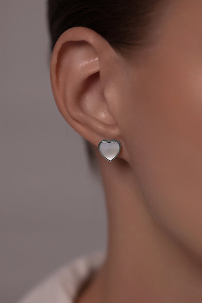 Earstuds Heart with white mother of pearl