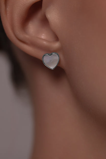 Earstuds Heart with white mother of pearl