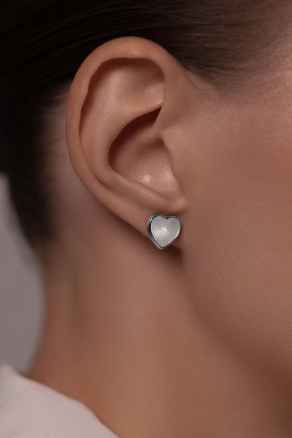 Earstuds Heart with white mother of pearl