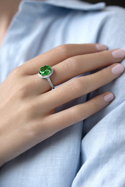 Ring with an emerald stone