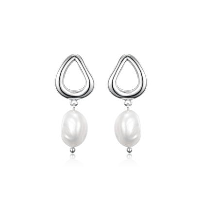Streamlined earrings with baroque pearls