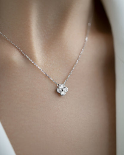 Necklace Clover with stones