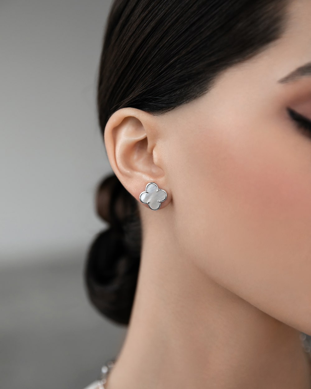 Clover earrings with mother of pearl