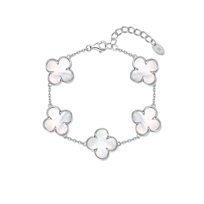 Bracelet with mother-of-pearl clovers