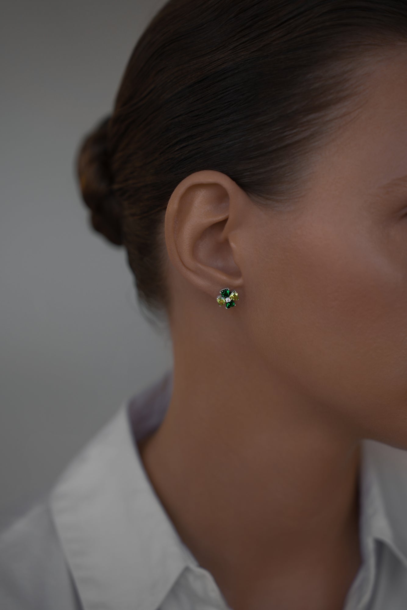 Earstuds Lucky with green stones