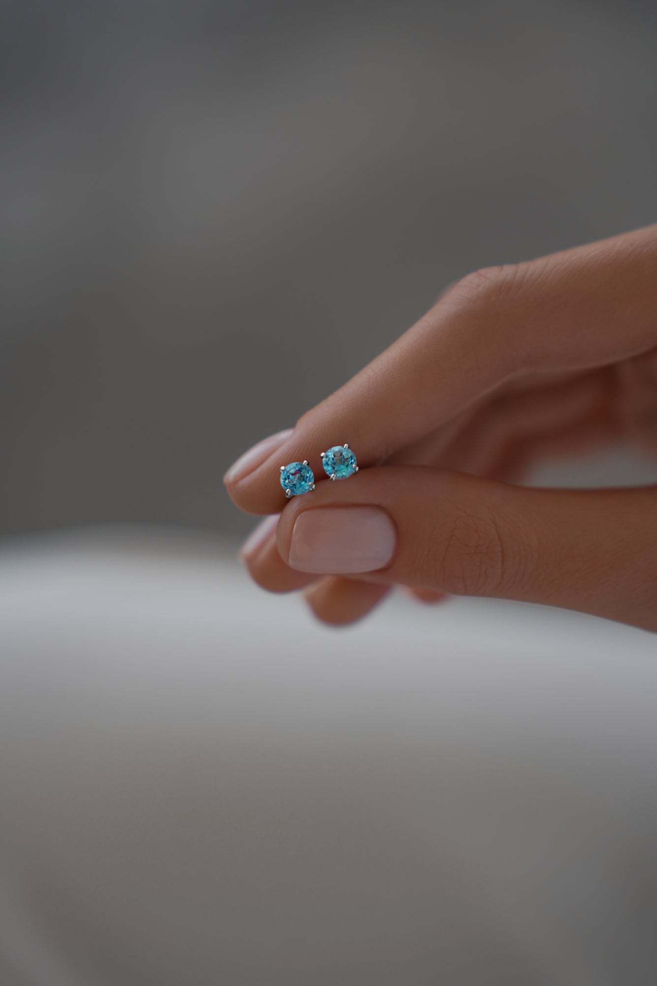 Earstuds Natural blue topaz 5 mm