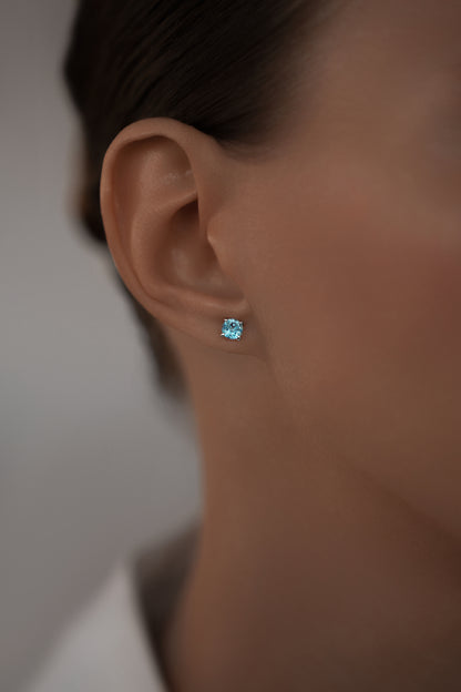 Earstuds Natural blue topaz 5 mm