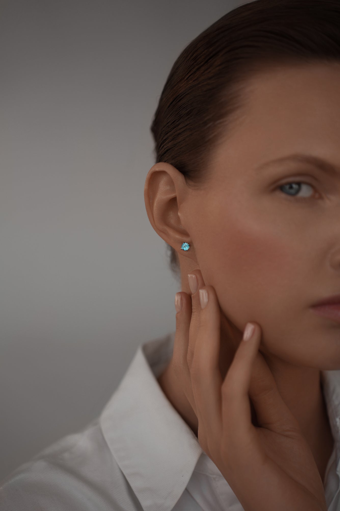 Earstuds Natural blue topaz 5 mm