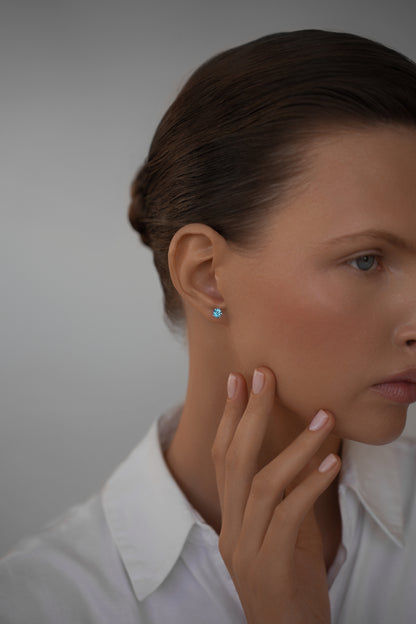 Earstuds Natural blue topaz 5 mm