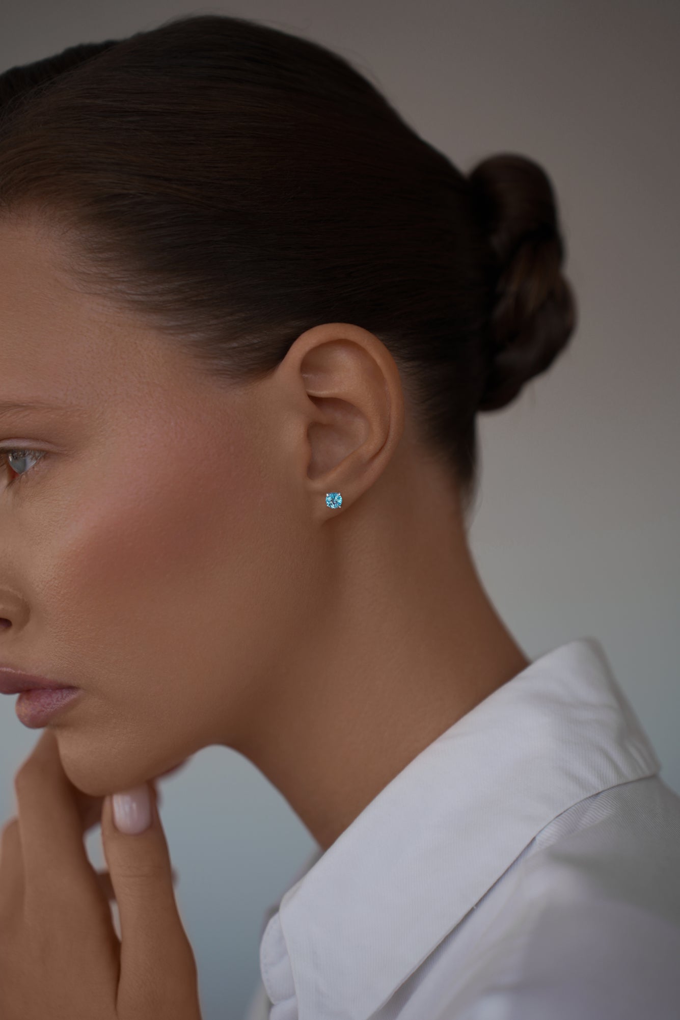 Earstuds Natural blue topaz 5 mm