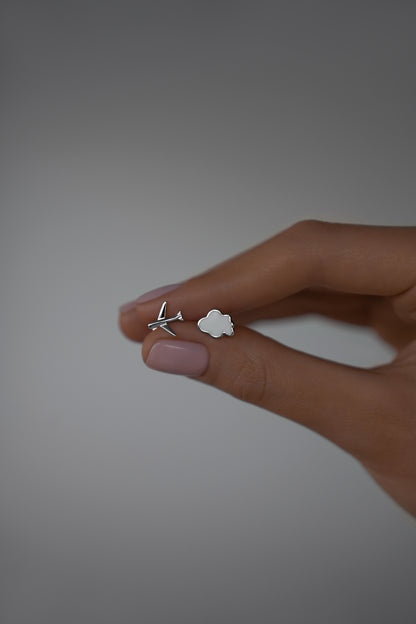 Earstuds Jet to the clouds