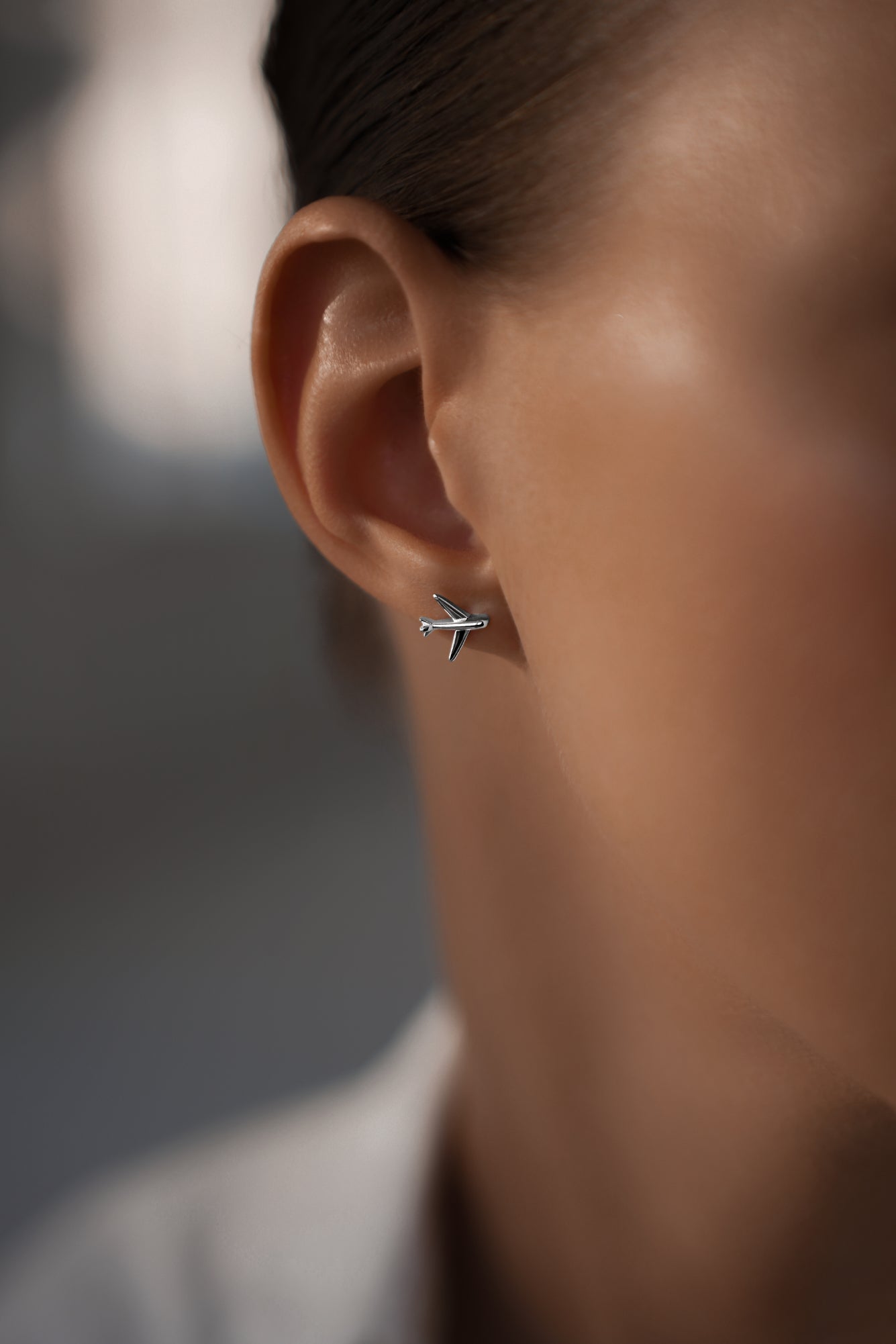 Earstuds Jet to the clouds