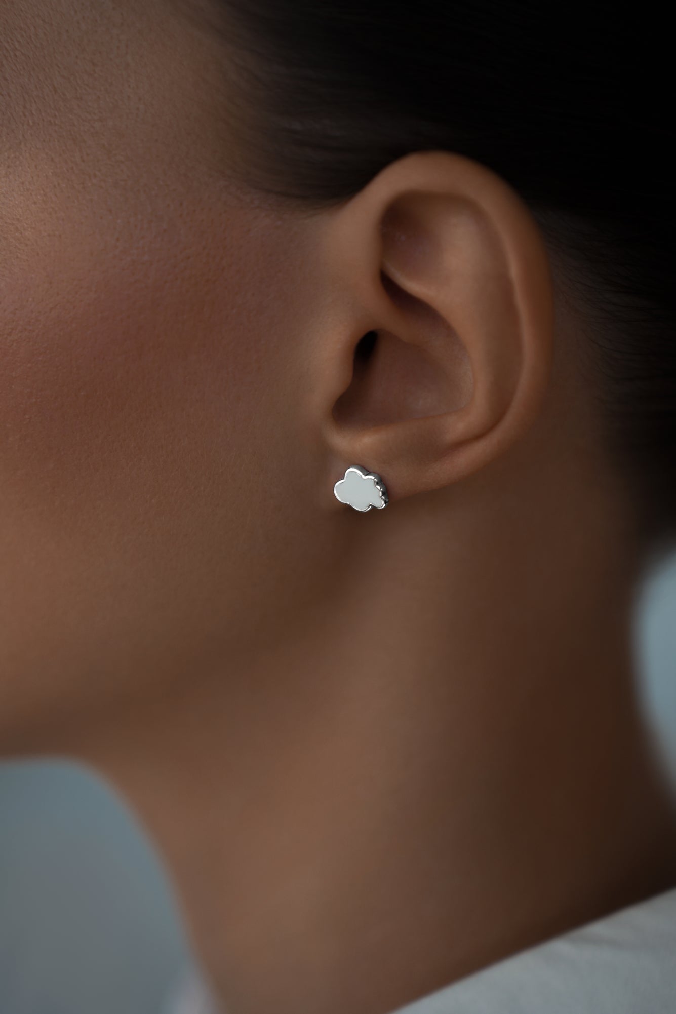 Earstuds Jet to the clouds