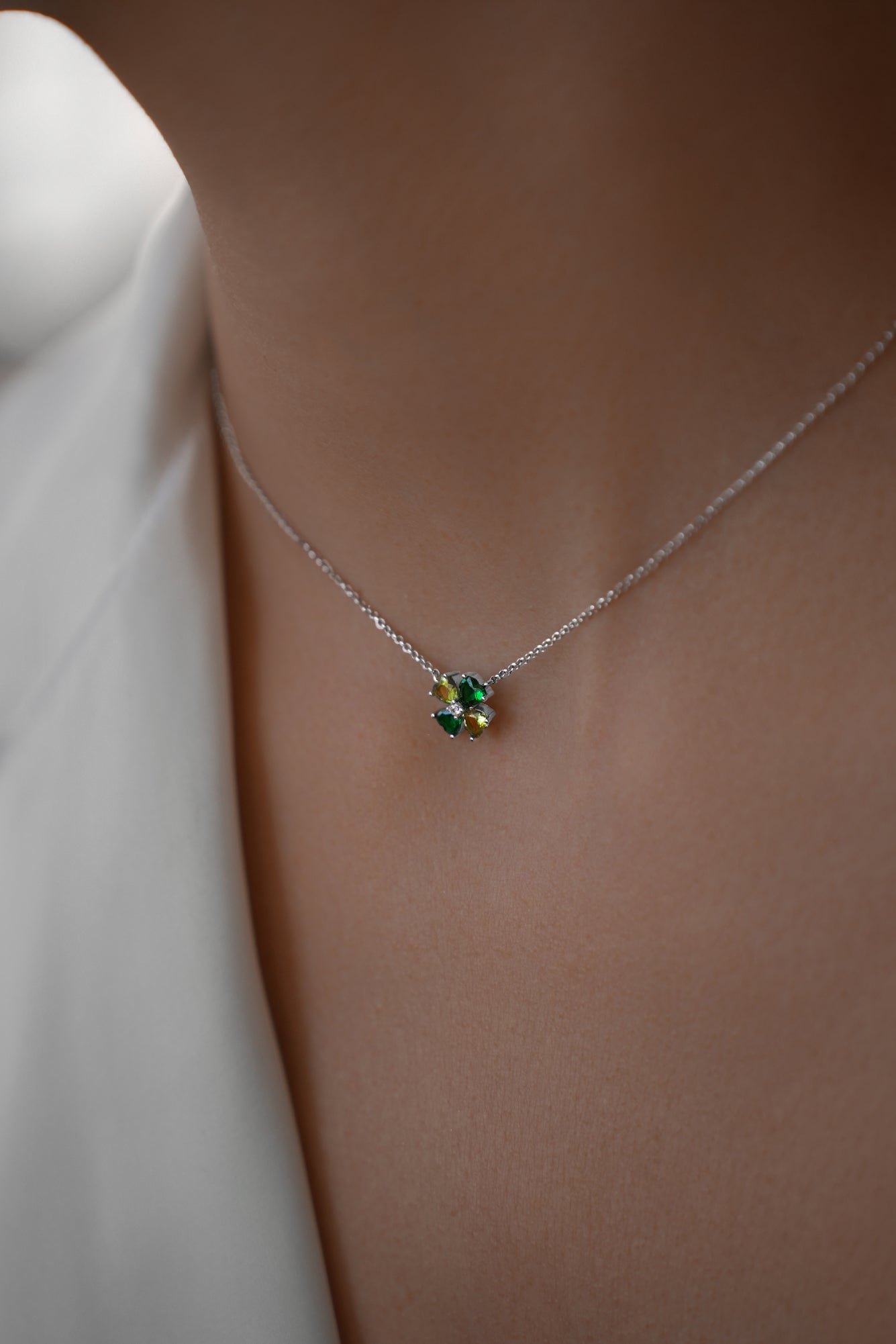Necklace Lucky with green stones