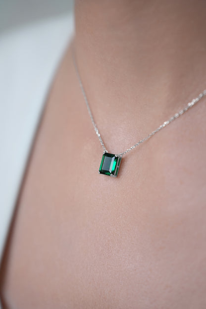Necklace with green stone in baguette cut