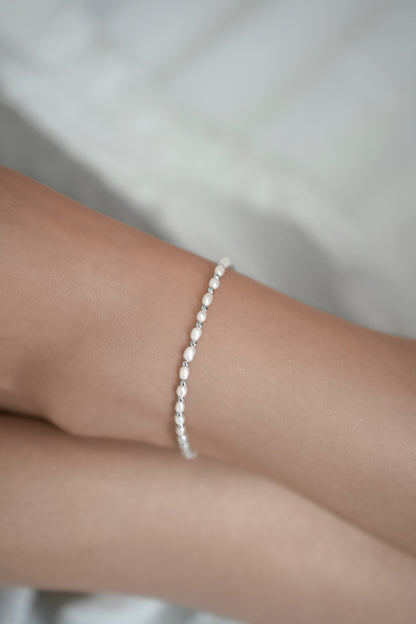 Anklet with small pearls and balls