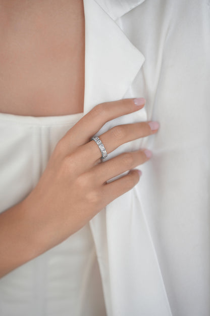 Ring path with baguette cut stones