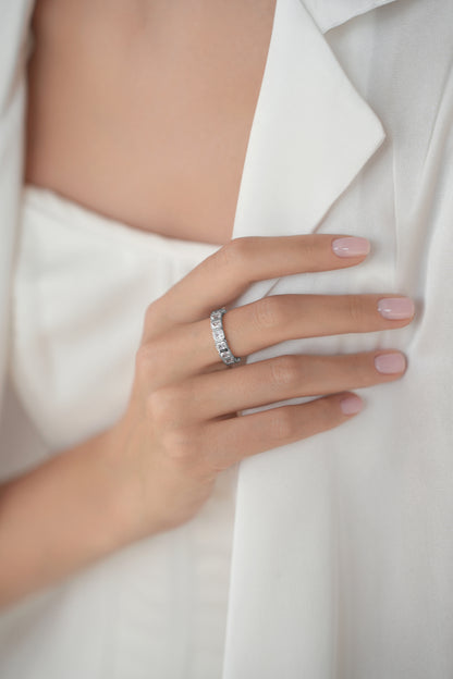 Ring path with baguette cut stones