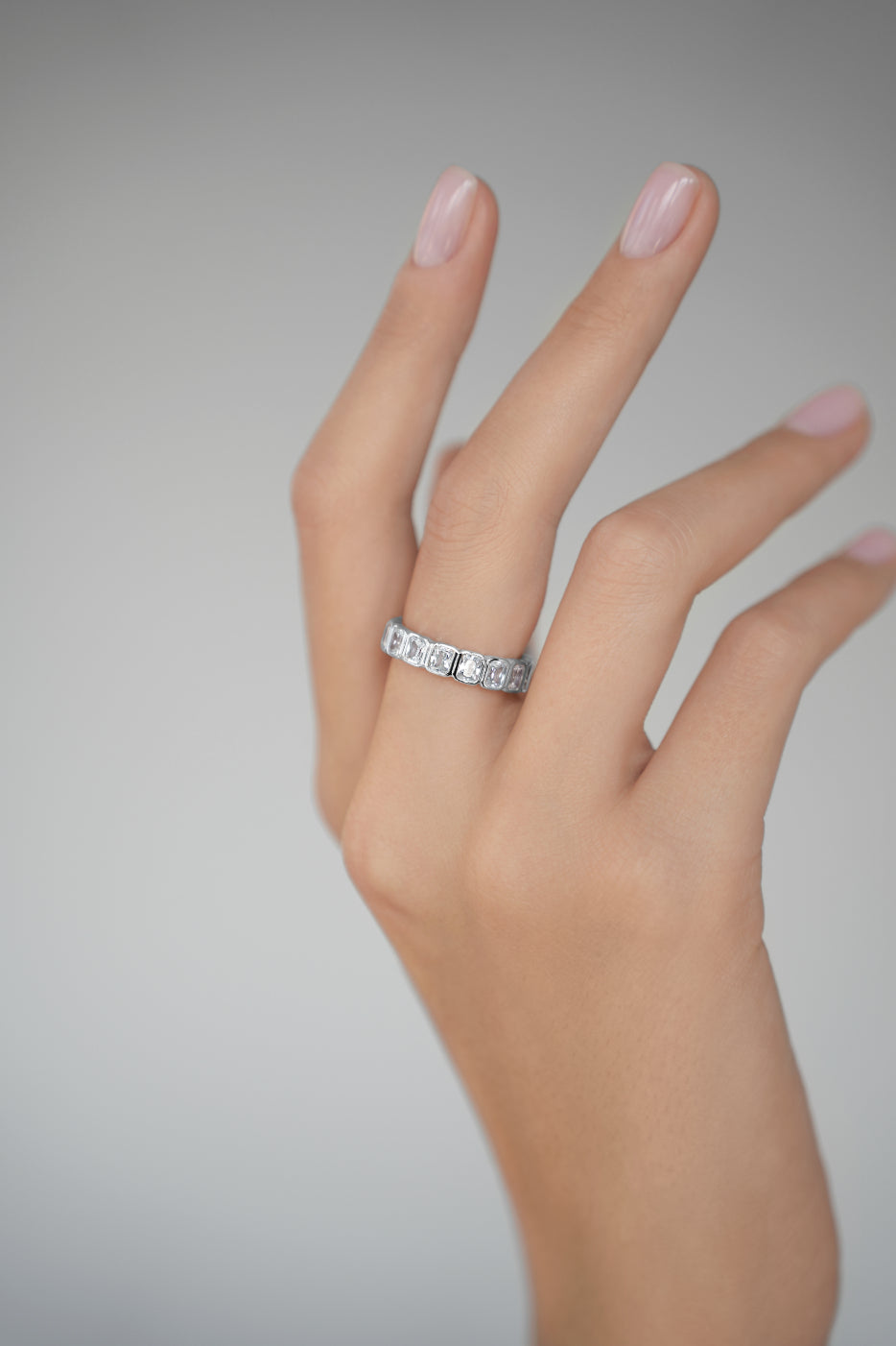 Ring path with baguette cut stones