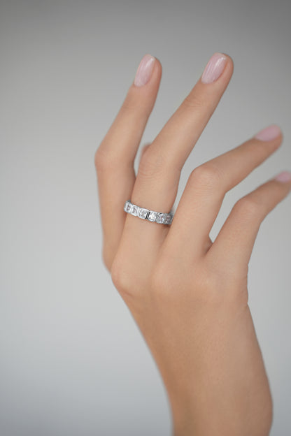 Ring path with baguette cut stones