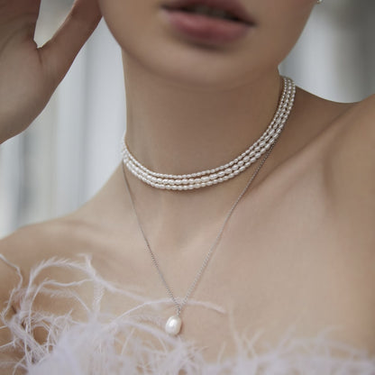 Necklace with baroque micro pearls