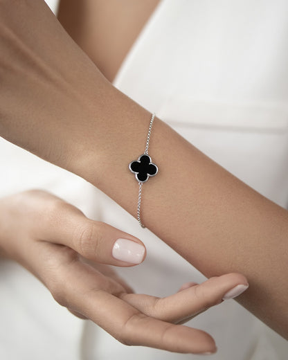 Clover bracelet with black onyx