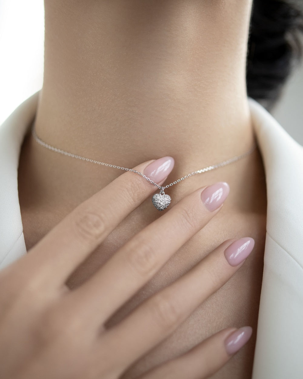 Necklace with a voluminous heart
