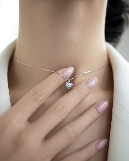 Necklace with a voluminous heart