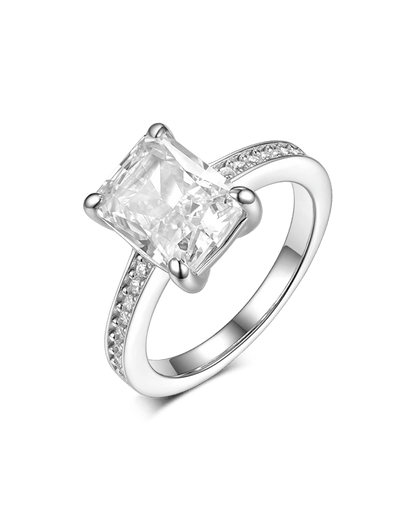 Ring with baguette cut stone