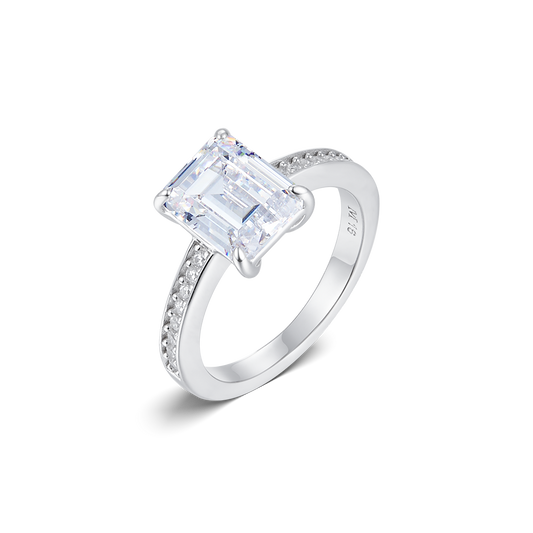 Ring with a stone in a baguette cut V2