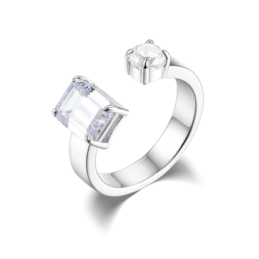 Ring with stones in a baguette and circle cut
