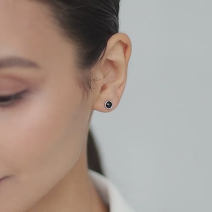Stud earrings with onyx