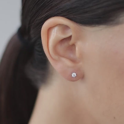 Stud earrings with cubic zirconia 3 mm