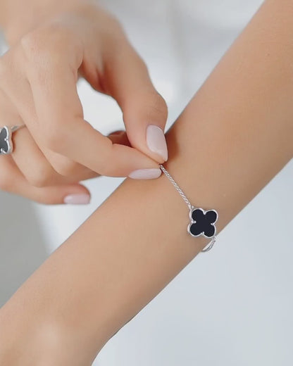 Clover bracelet with black onyx