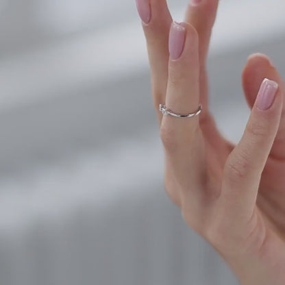 Midi ring on the phalanx Colon