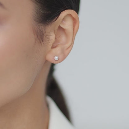 Classic pearl earrings