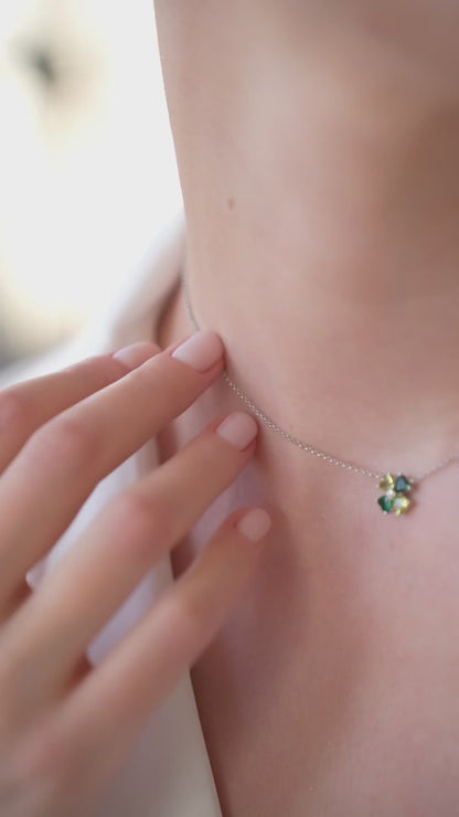Necklace Lucky with green stones