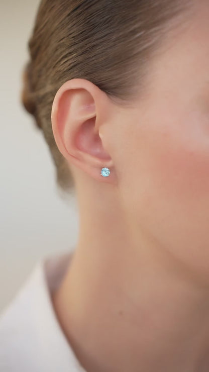 Earstuds Natural blue topaz 5 mm
