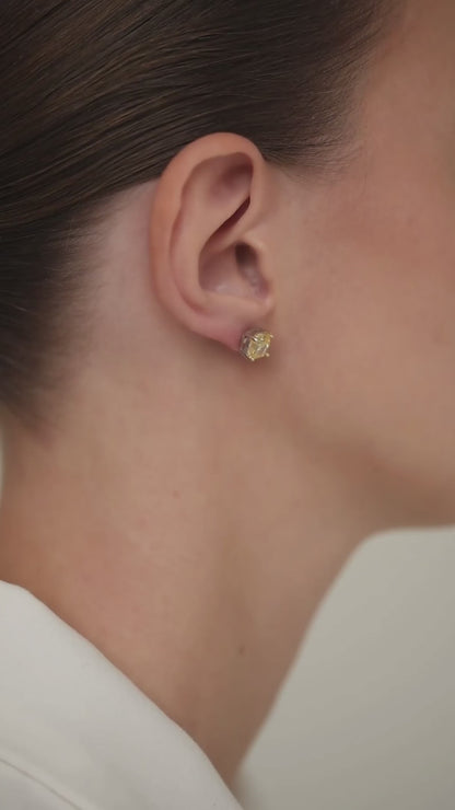 Earstuds with yellow Cubic Zirconia Princess cut
