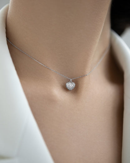 Necklace with a voluminous heart